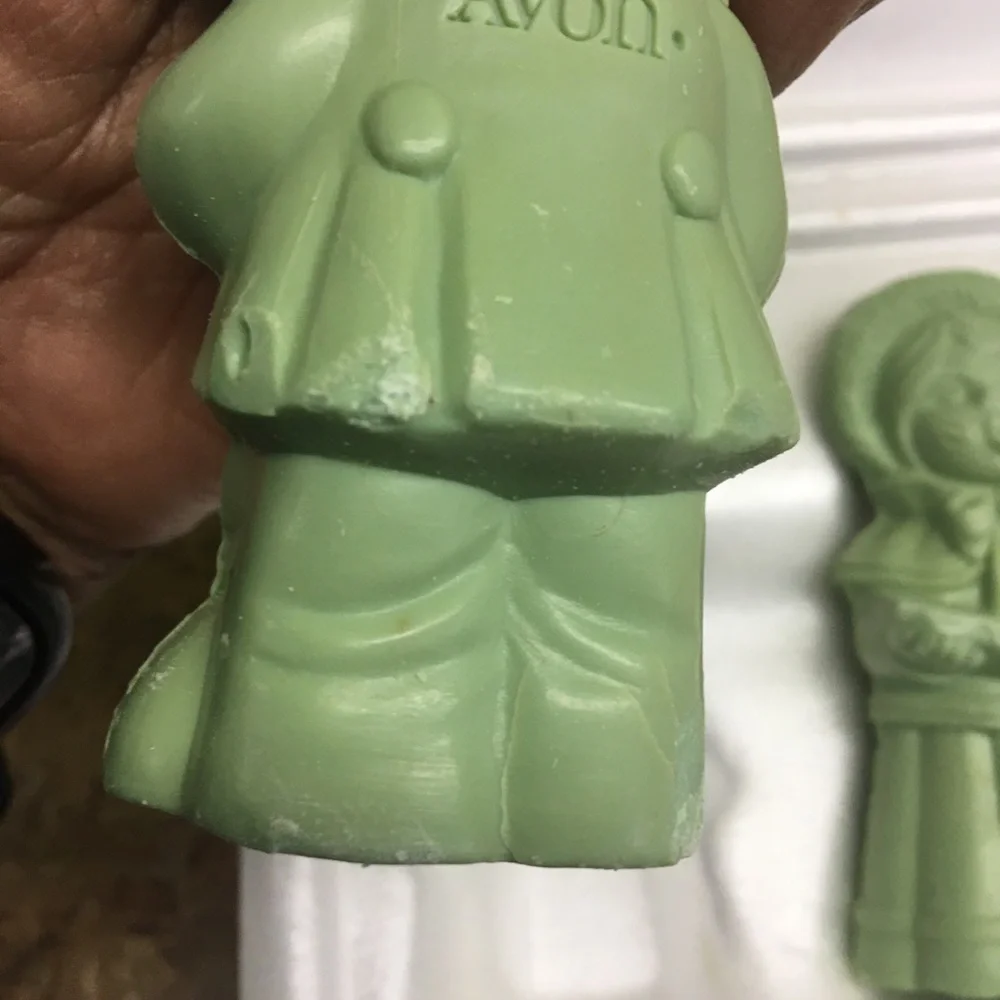 Vintage Bath Soap-AVON Christmas Carollers Decorative Soap has not been used.